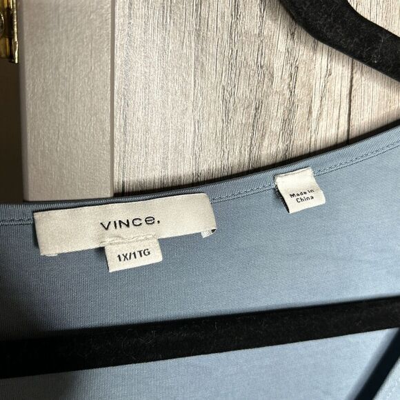 Vince Top V Neckline Flutter Sleeve Blue Color Size 1X - Picture 4 of 8